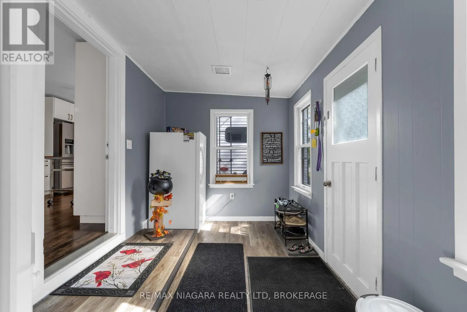 351 CRESCENT ROAD W