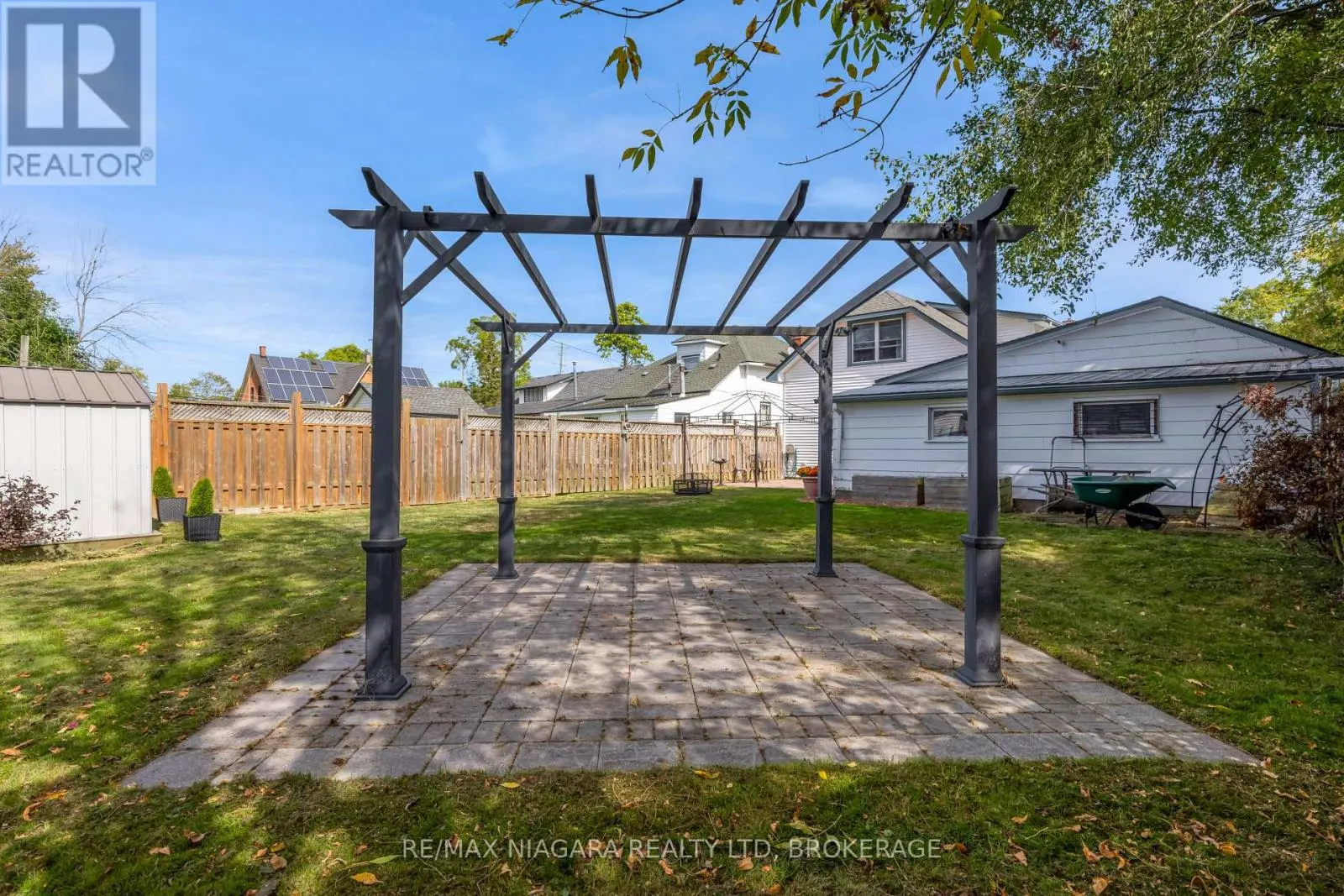 351 CRESCENT ROAD W