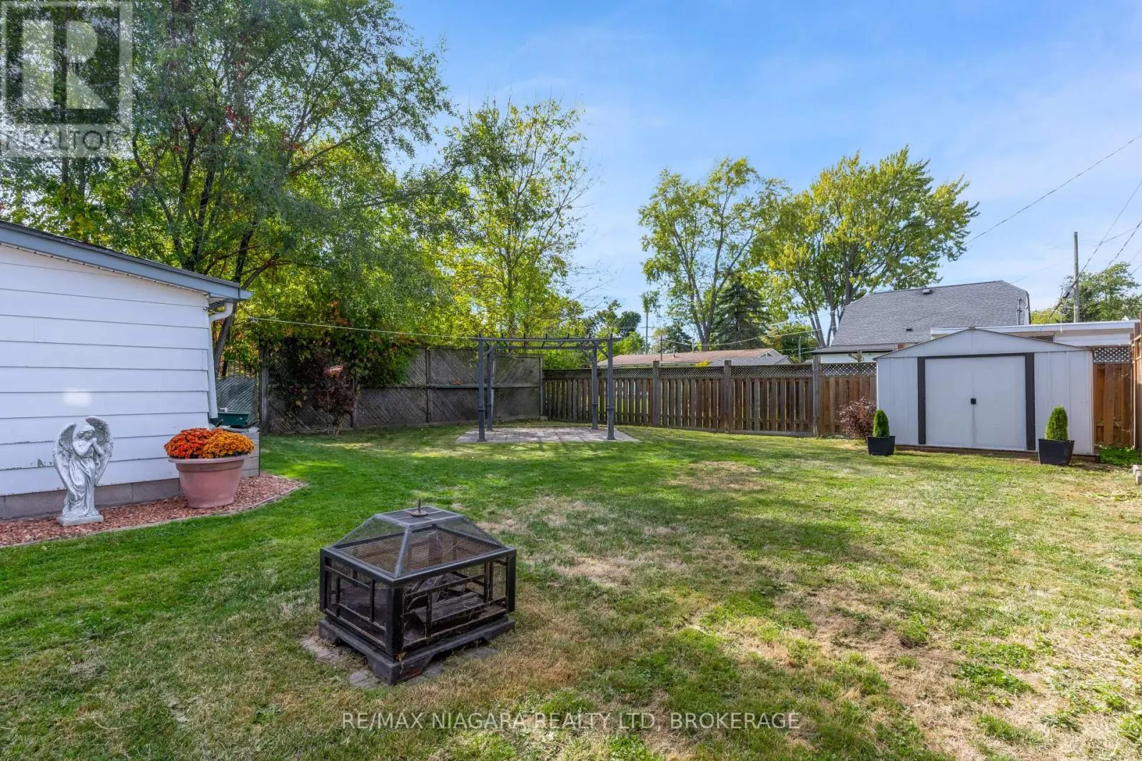 351 CRESCENT ROAD W