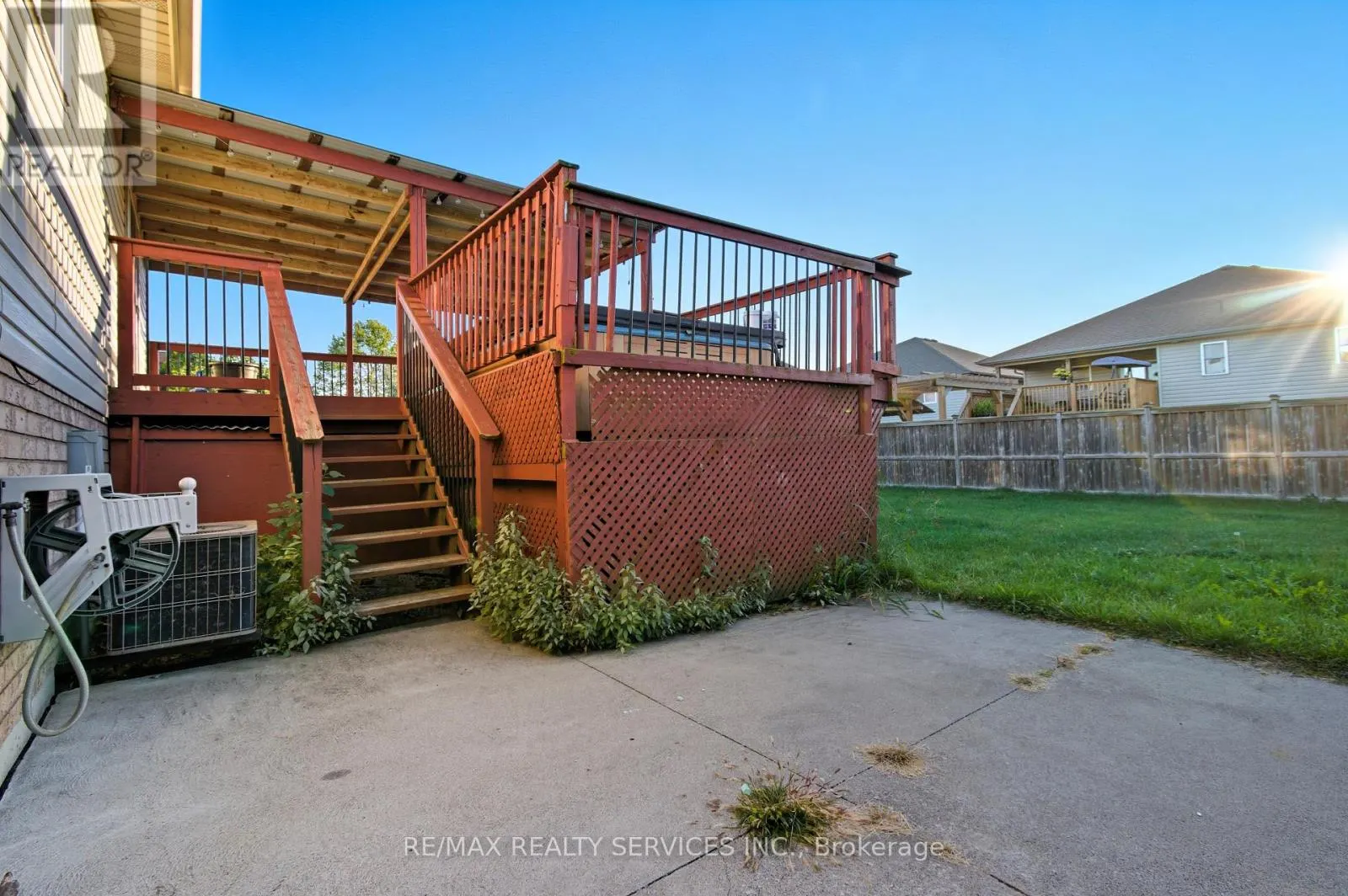 1039 CLOVER AVENUE