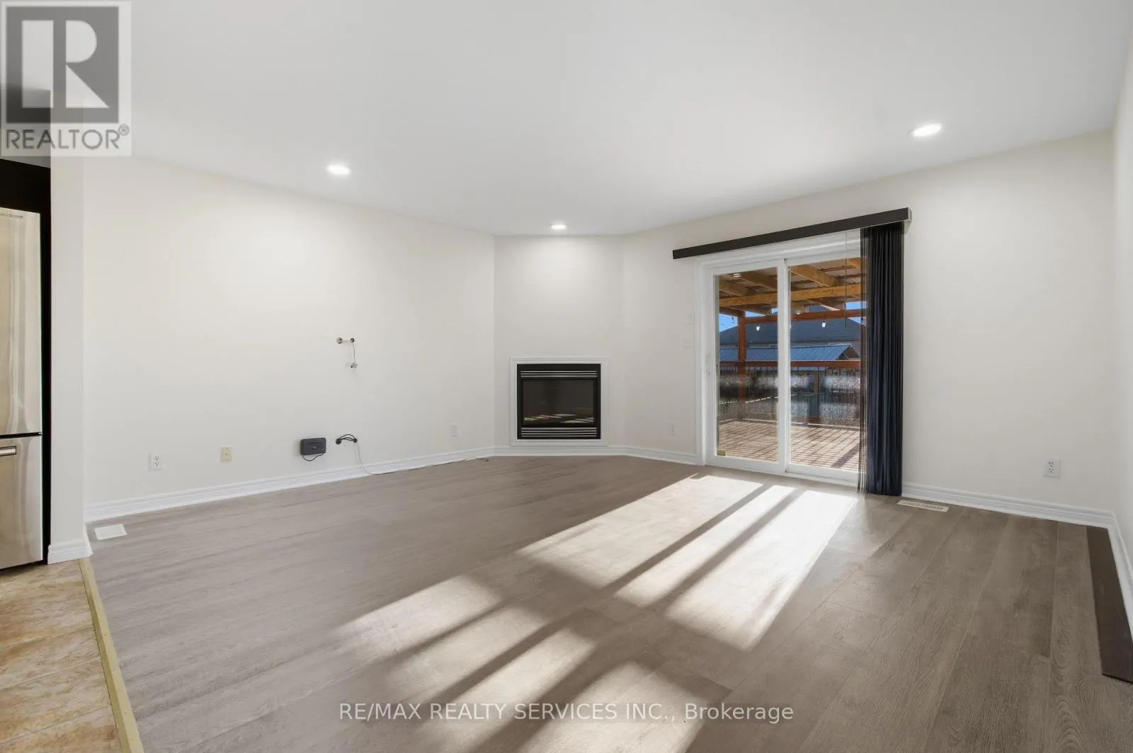 1039 CLOVER AVENUE