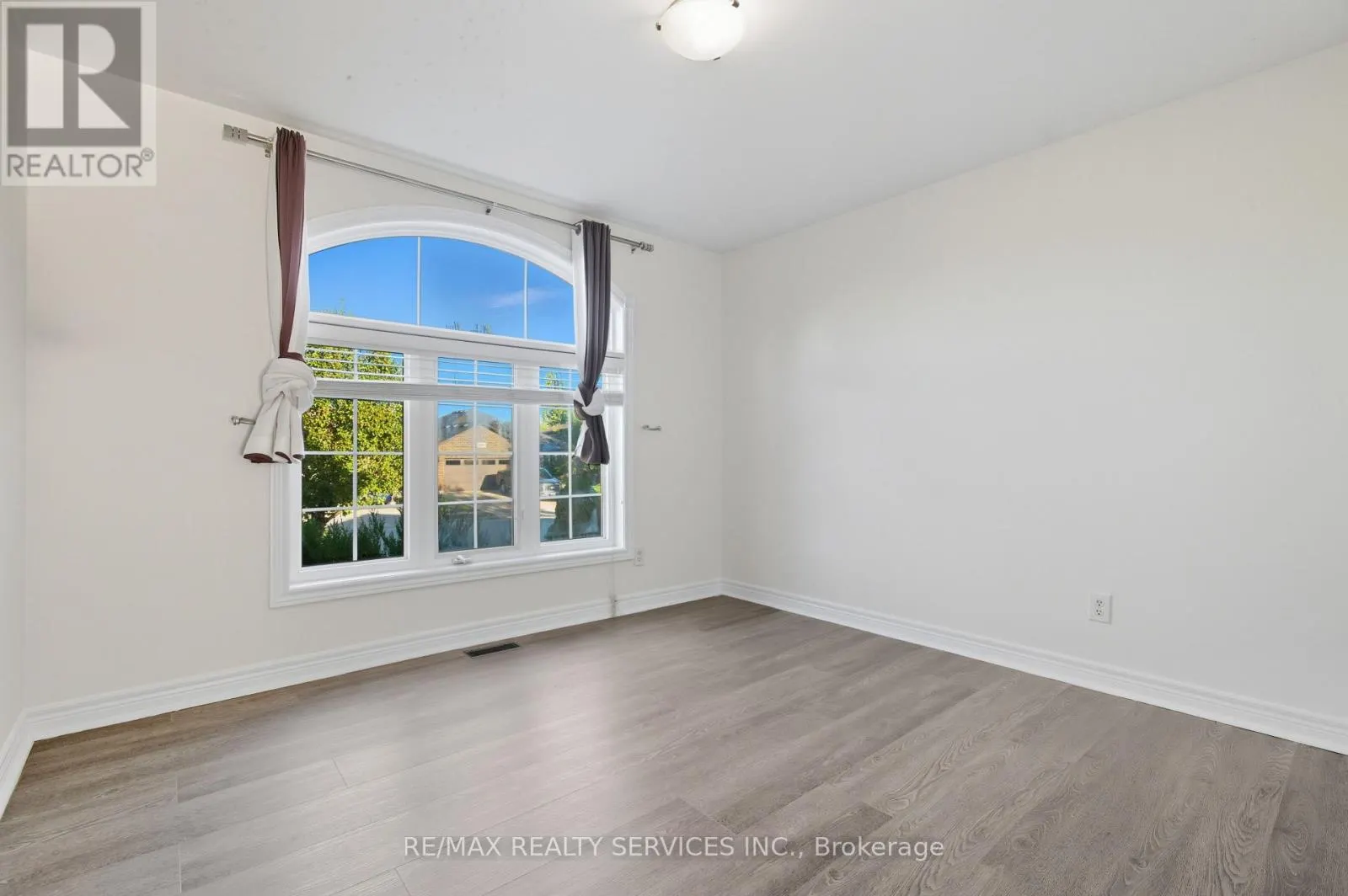 1039 CLOVER AVENUE