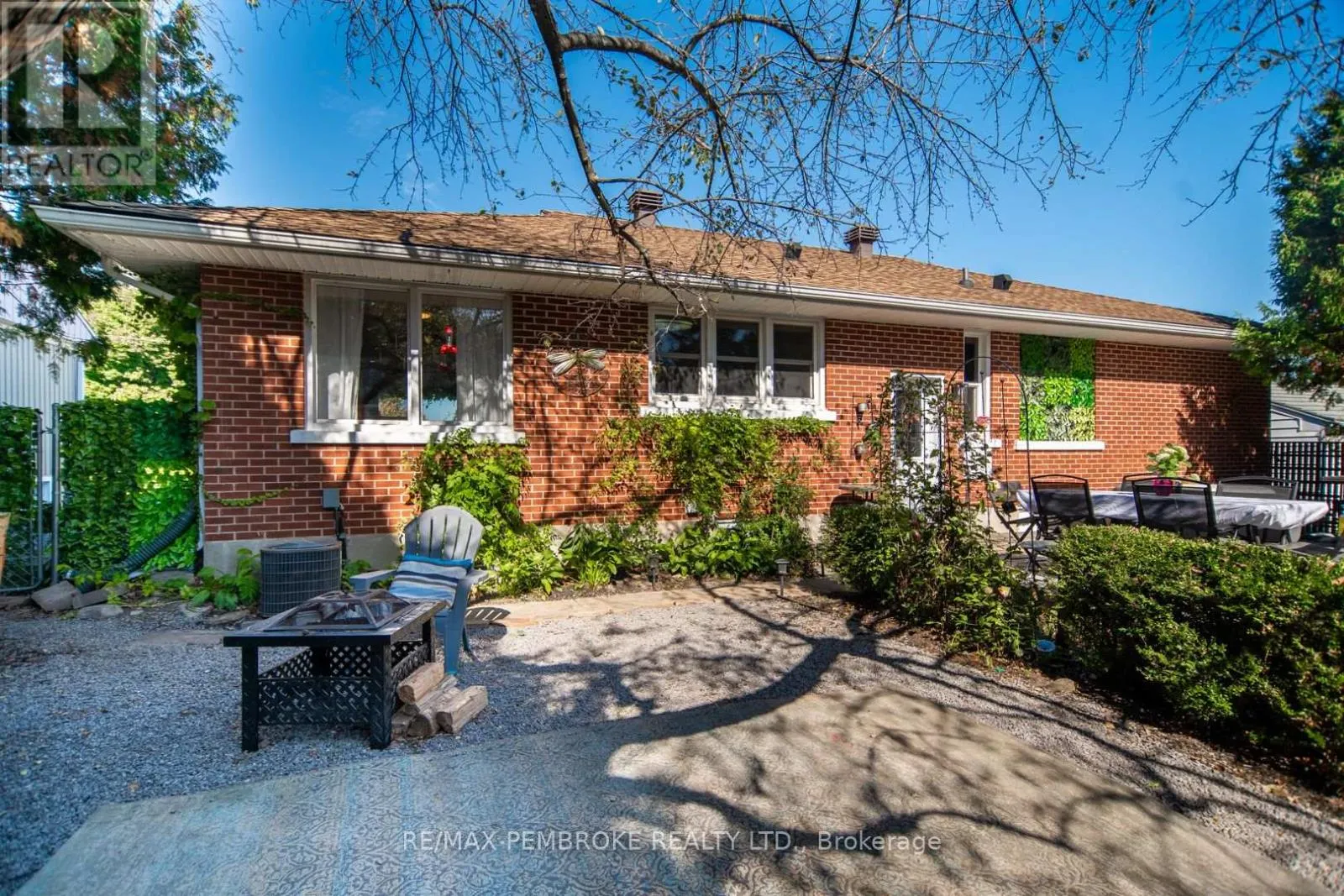 526 ESTHER STREET