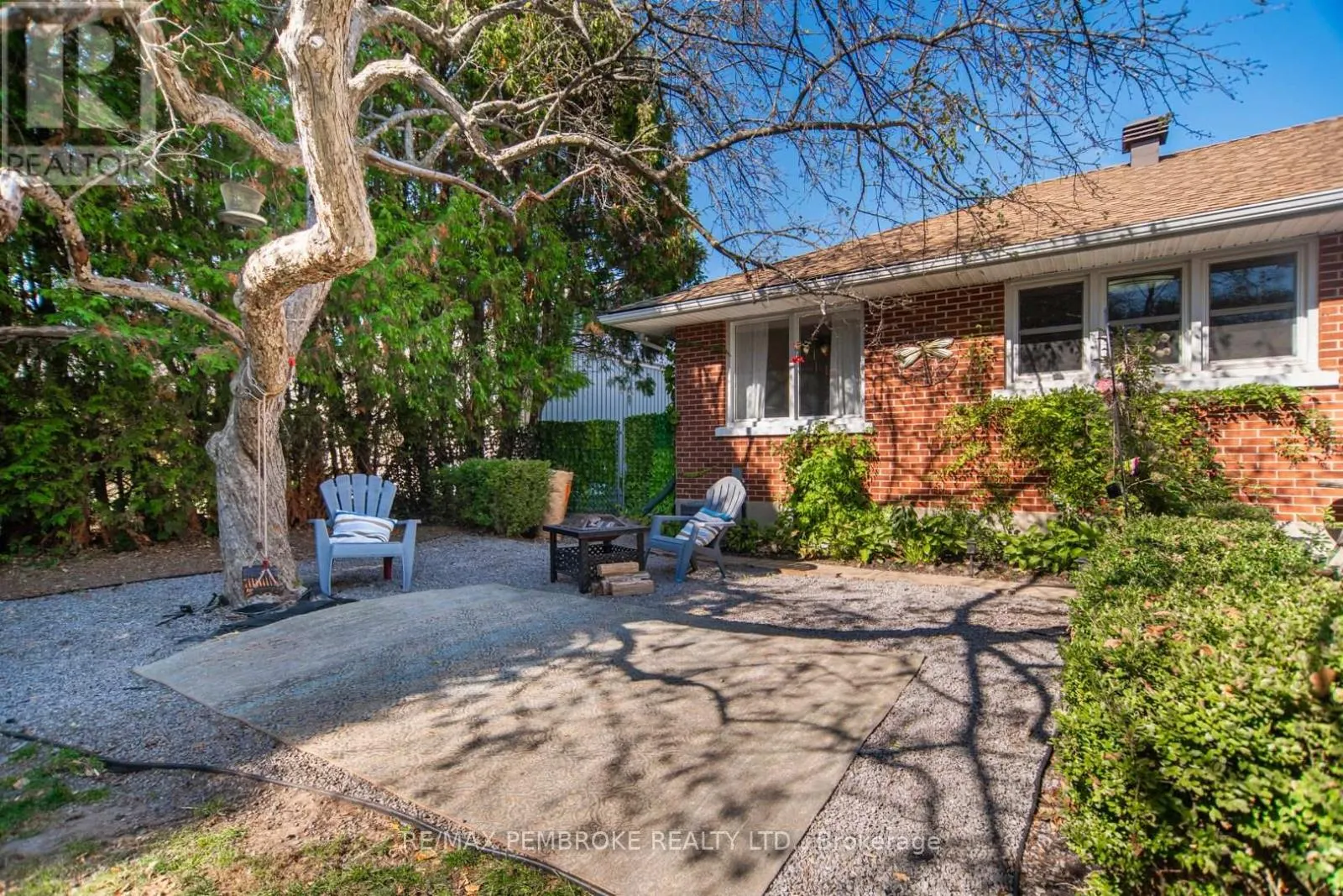 526 ESTHER STREET