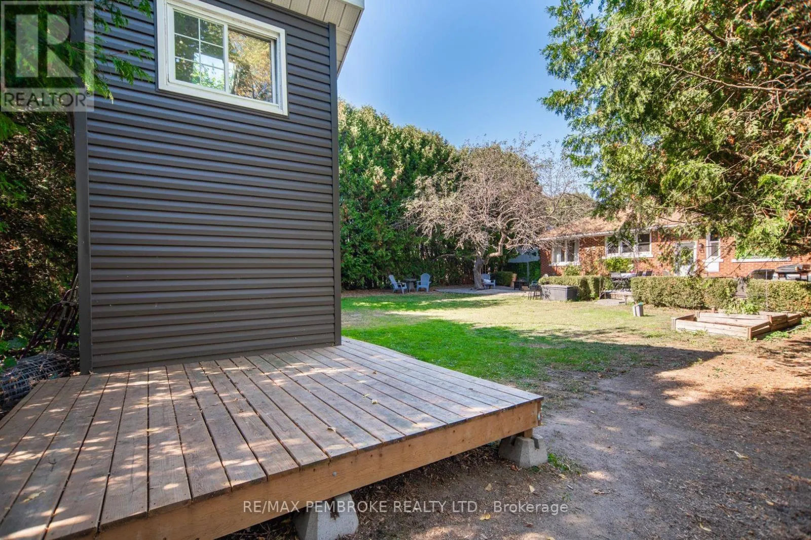 526 ESTHER STREET