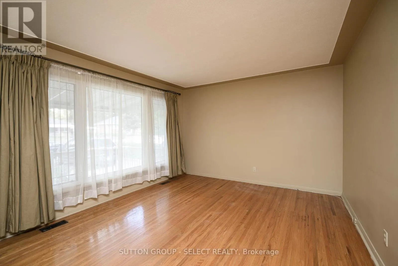 110 LAURENTIAN DRIVE N