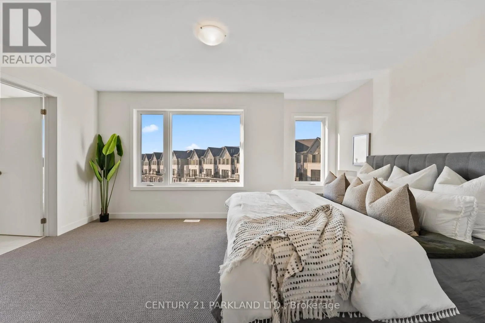 #3 - 160 DENSMORE ROAD