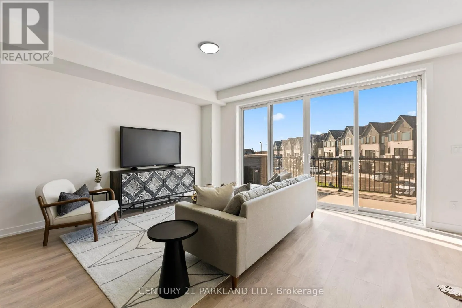 #3 - 160 DENSMORE ROAD