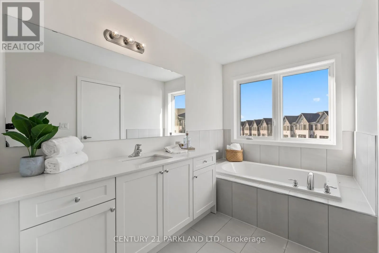 #3 - 160 DENSMORE ROAD