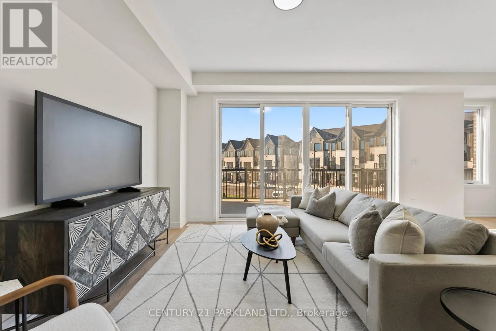 #3 - 160 DENSMORE ROAD