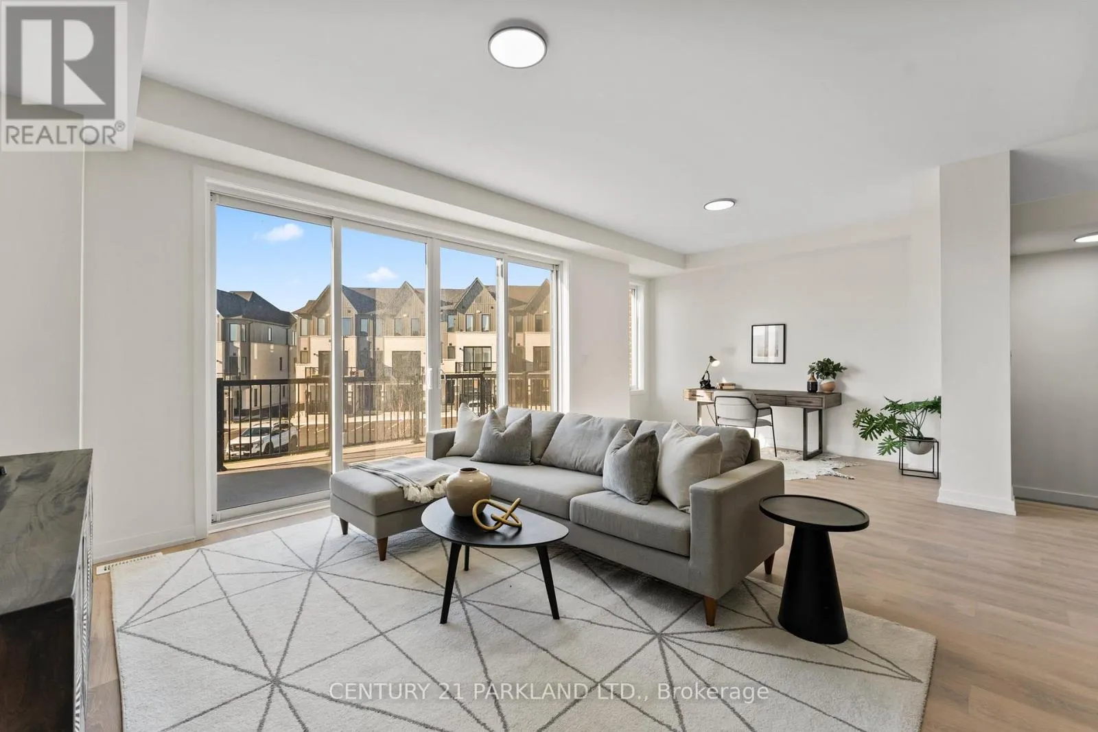 #3 - 160 DENSMORE ROAD
