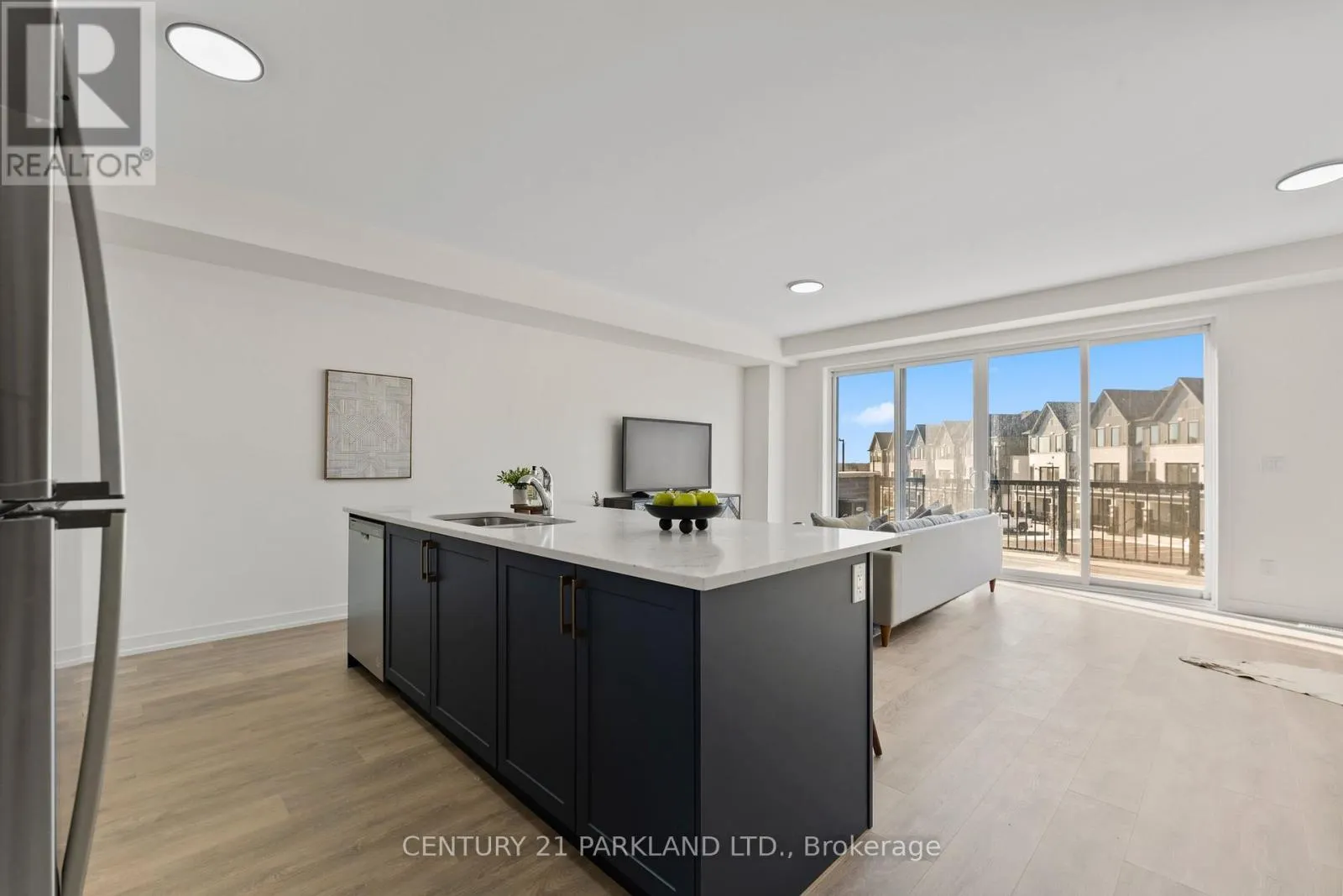 #3 - 160 DENSMORE ROAD