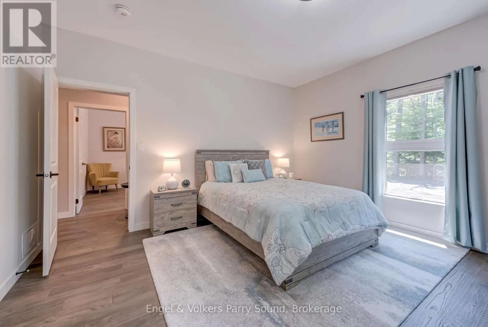15 CARLING COVE DRIVE
