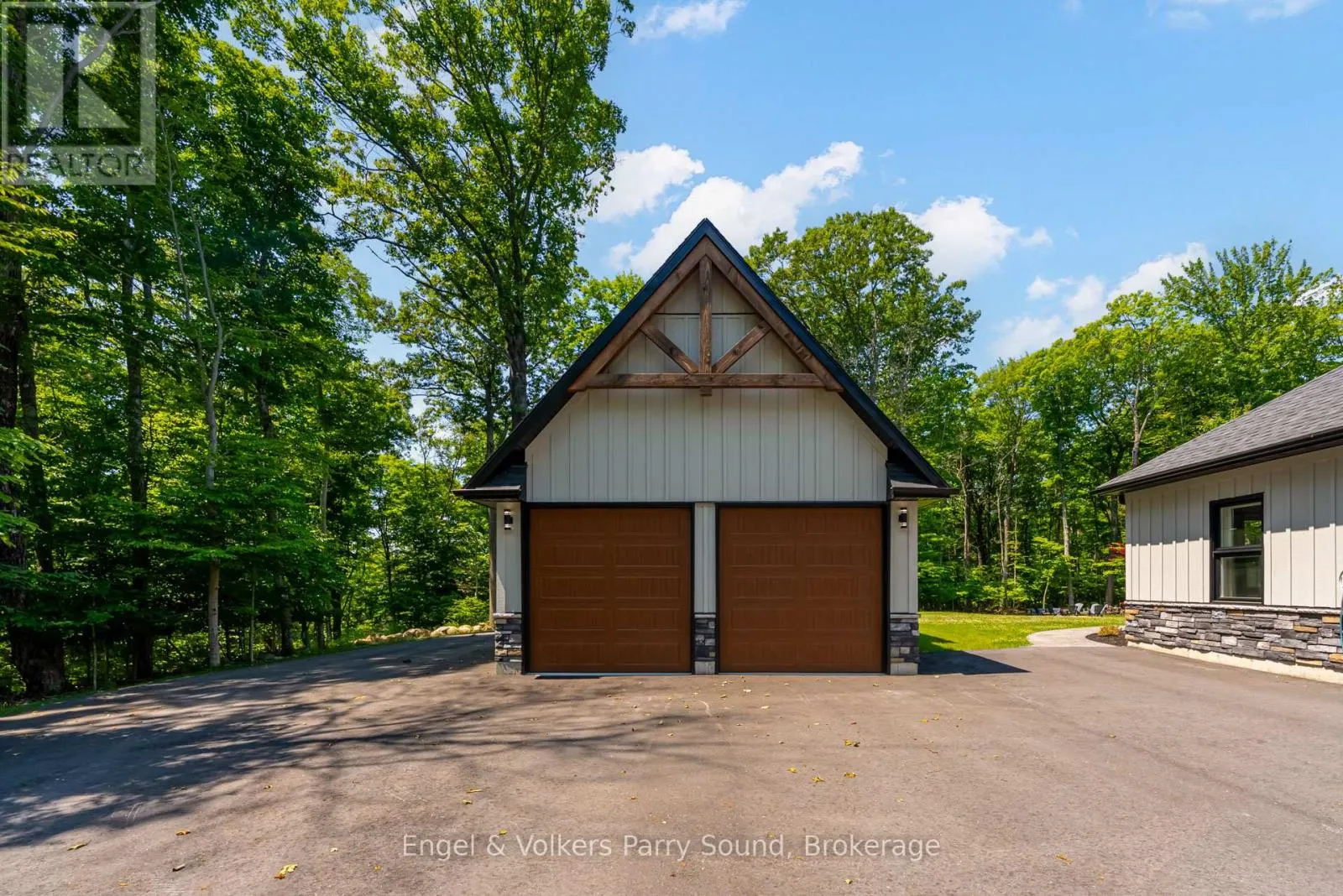 15 CARLING COVE DRIVE