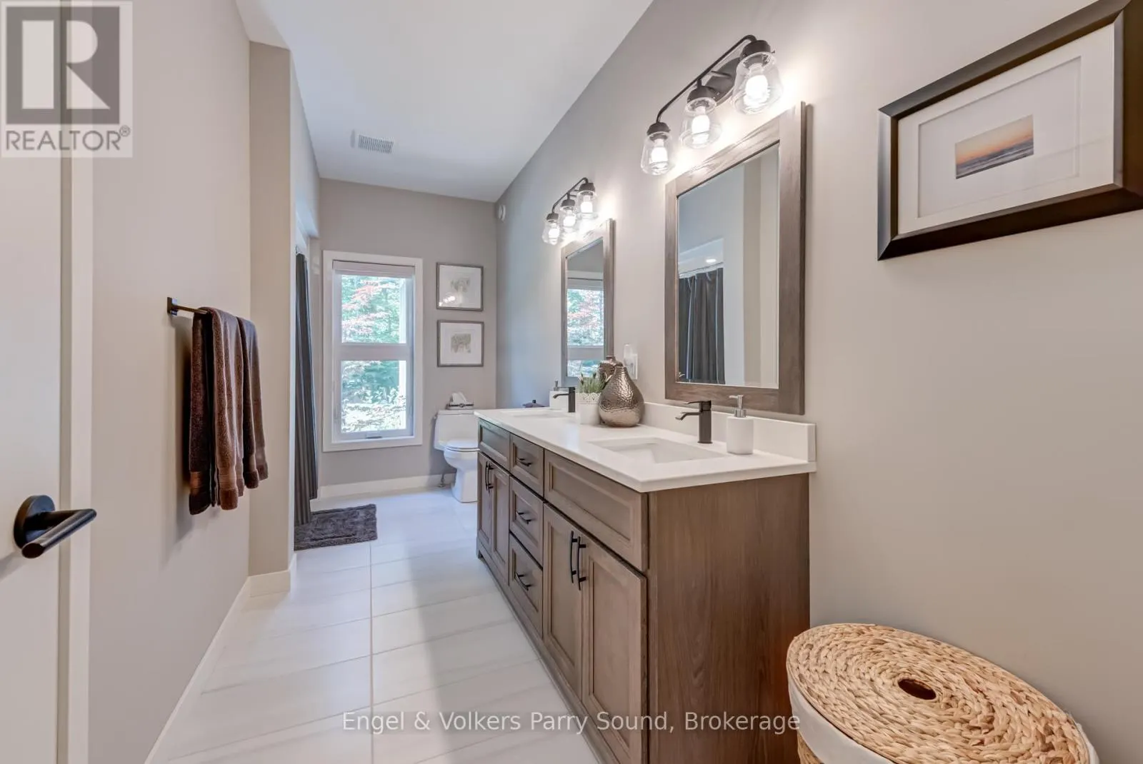 15 CARLING COVE DRIVE