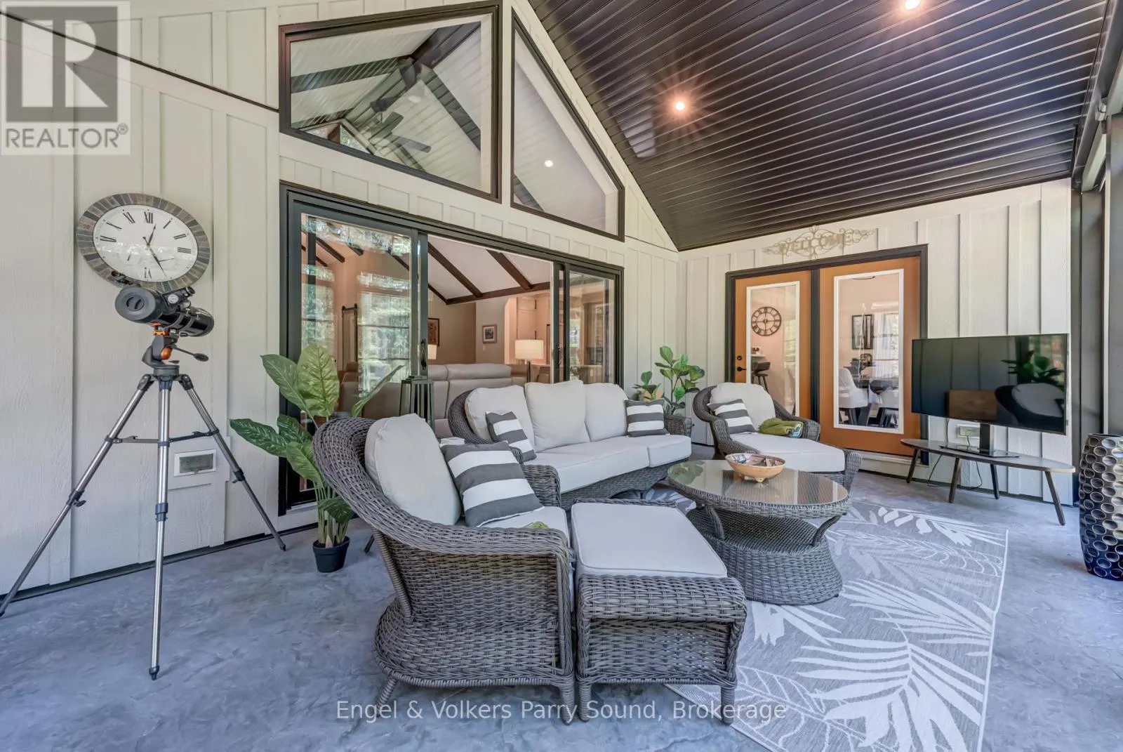 15 CARLING COVE DRIVE
