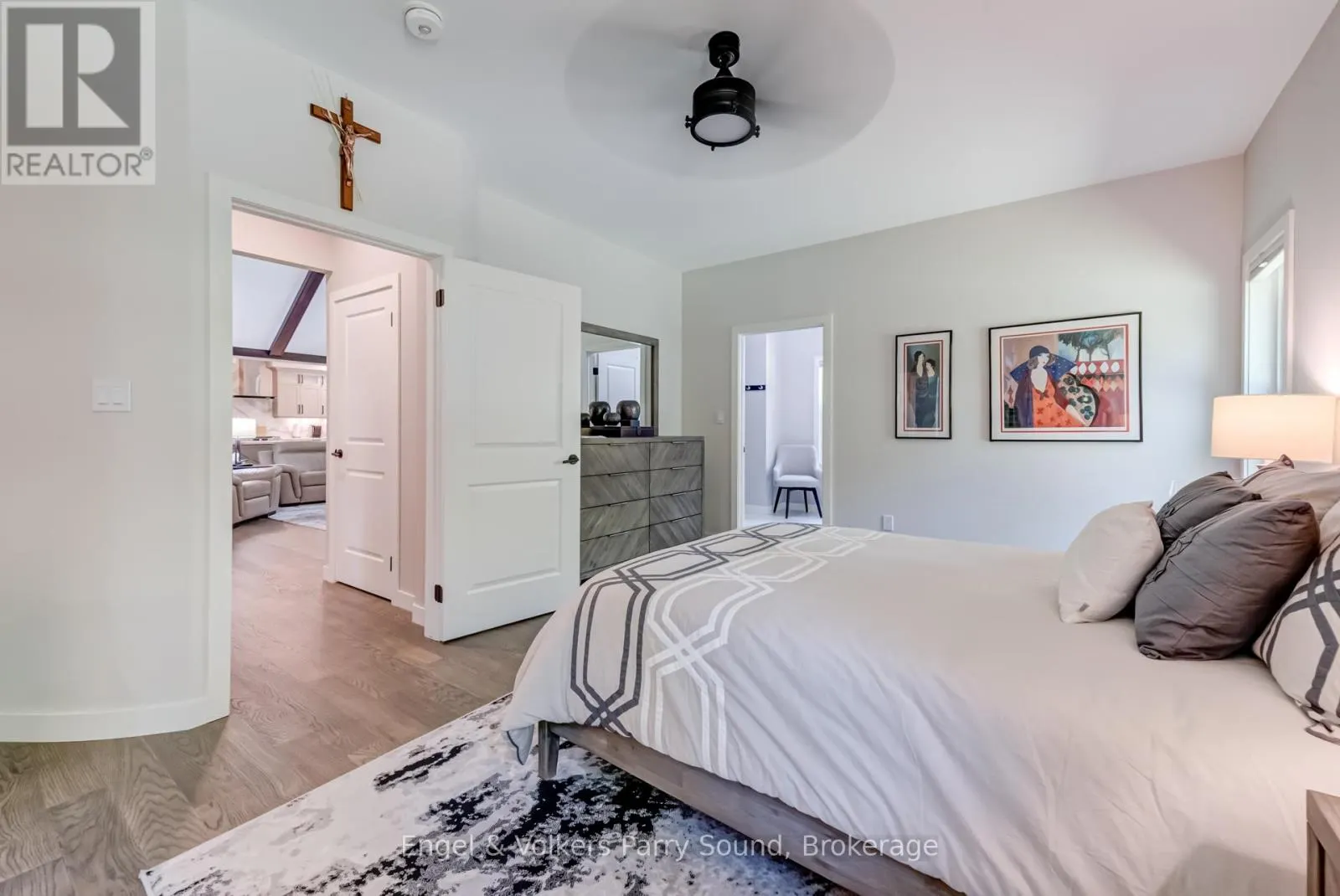 15 CARLING COVE DRIVE