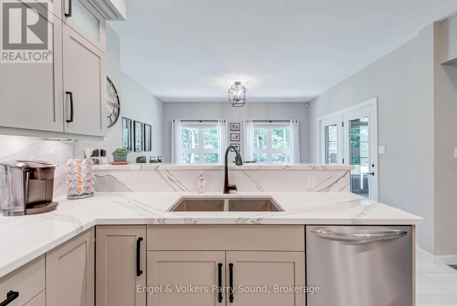 15 CARLING COVE DRIVE