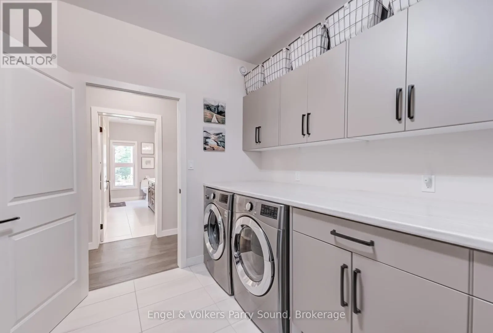 15 CARLING COVE DRIVE