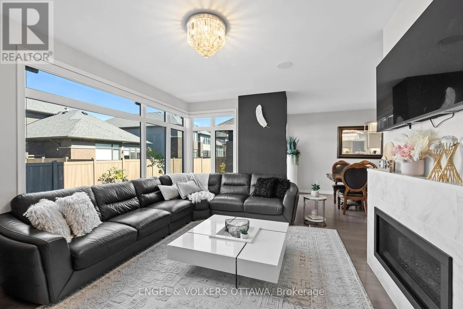 933 ISLINGTON WAY