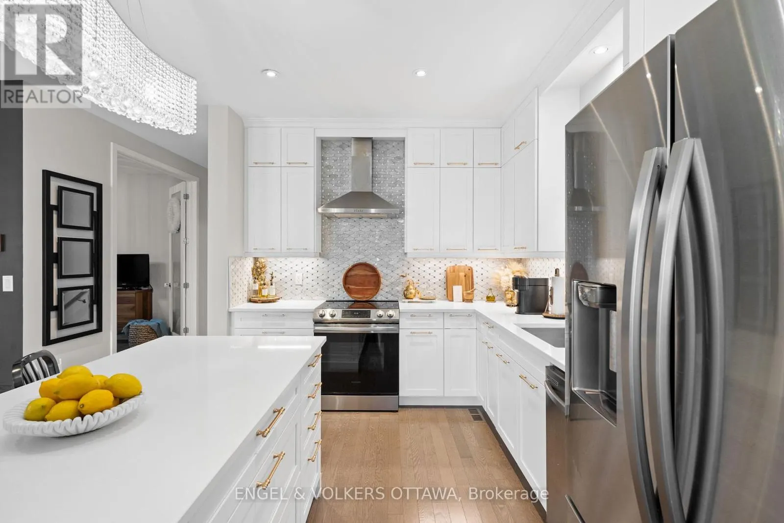 933 ISLINGTON WAY