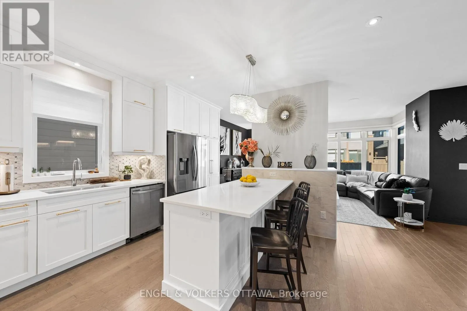 933 ISLINGTON WAY