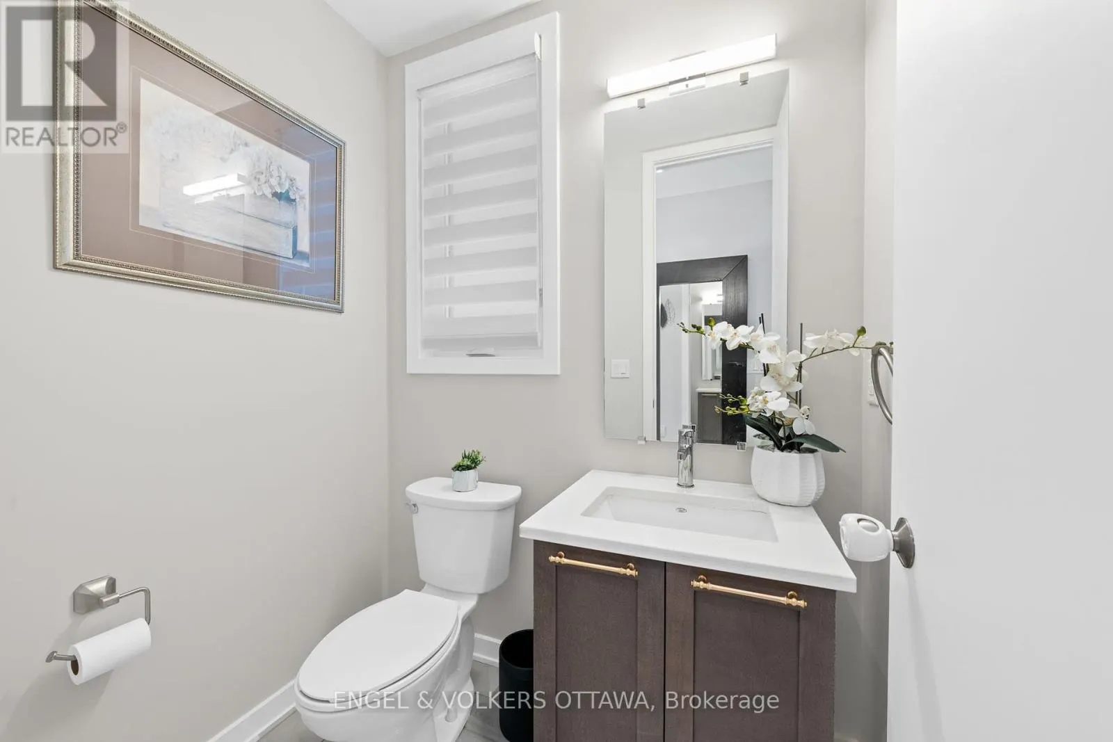 933 ISLINGTON WAY
