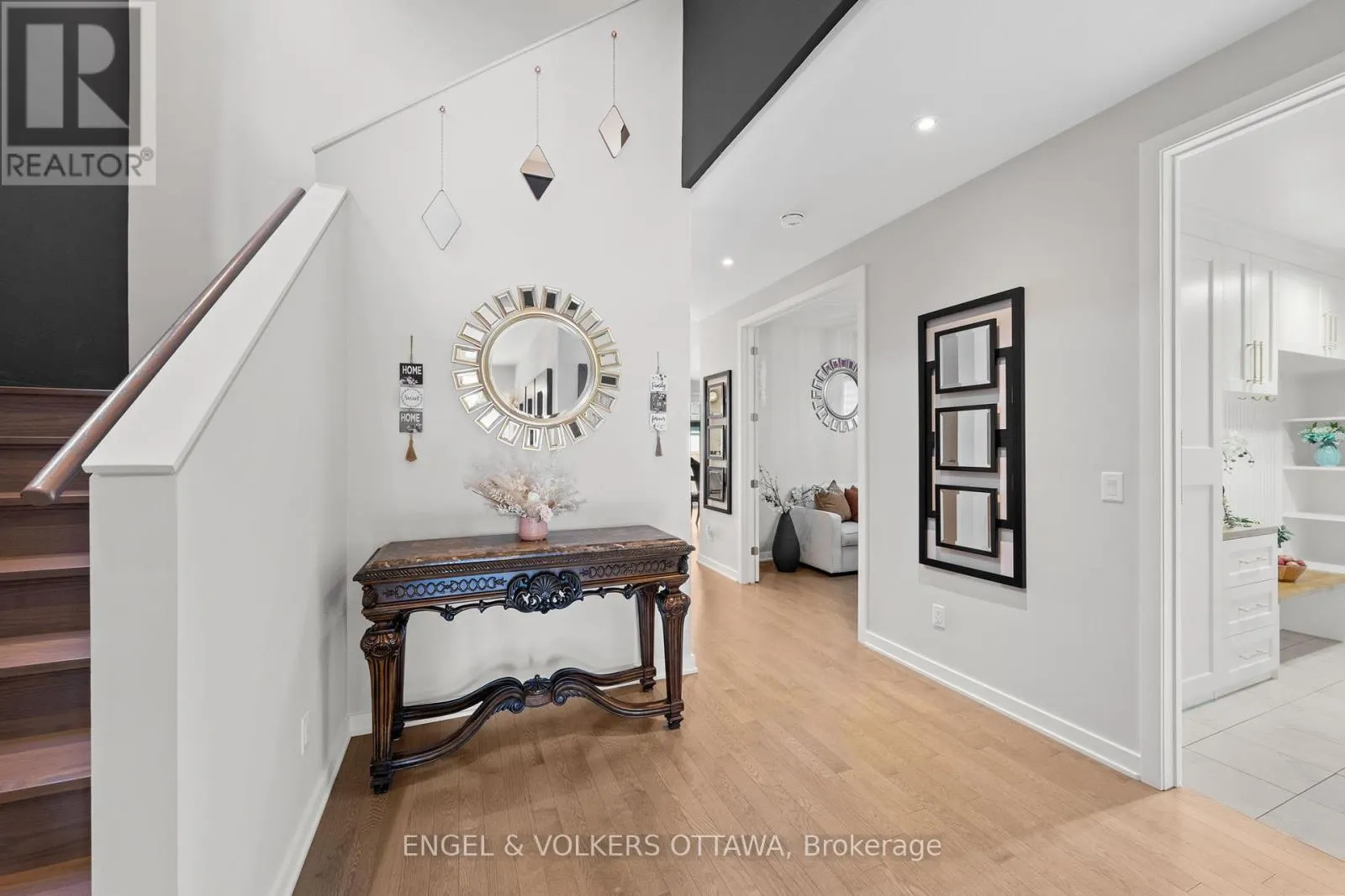 933 ISLINGTON WAY