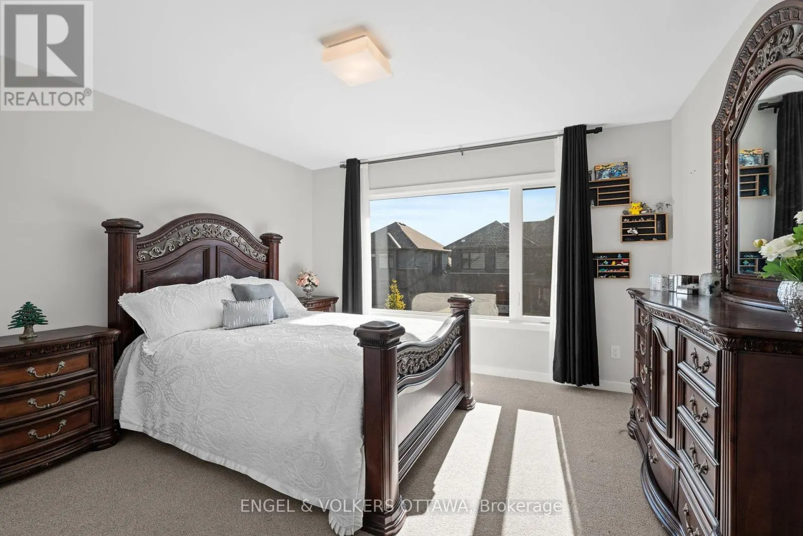 933 ISLINGTON WAY