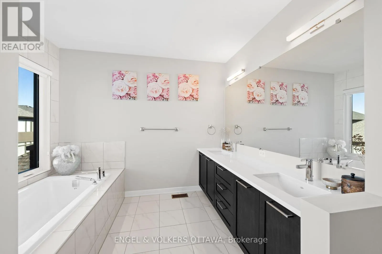 933 ISLINGTON WAY