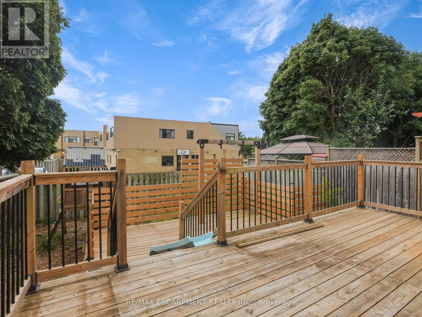 14 CHATEAU CRESCENT