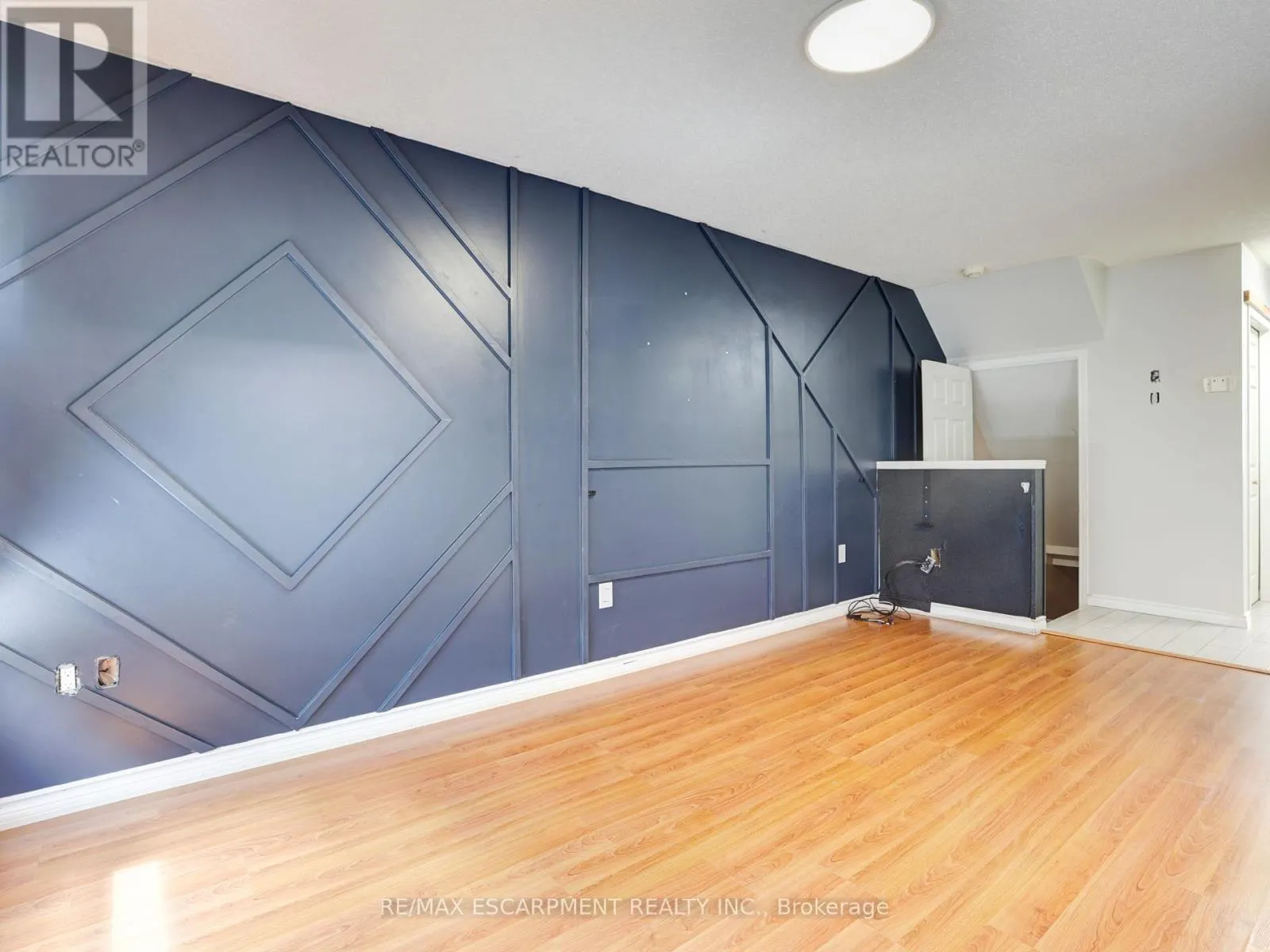 14 CHATEAU CRESCENT