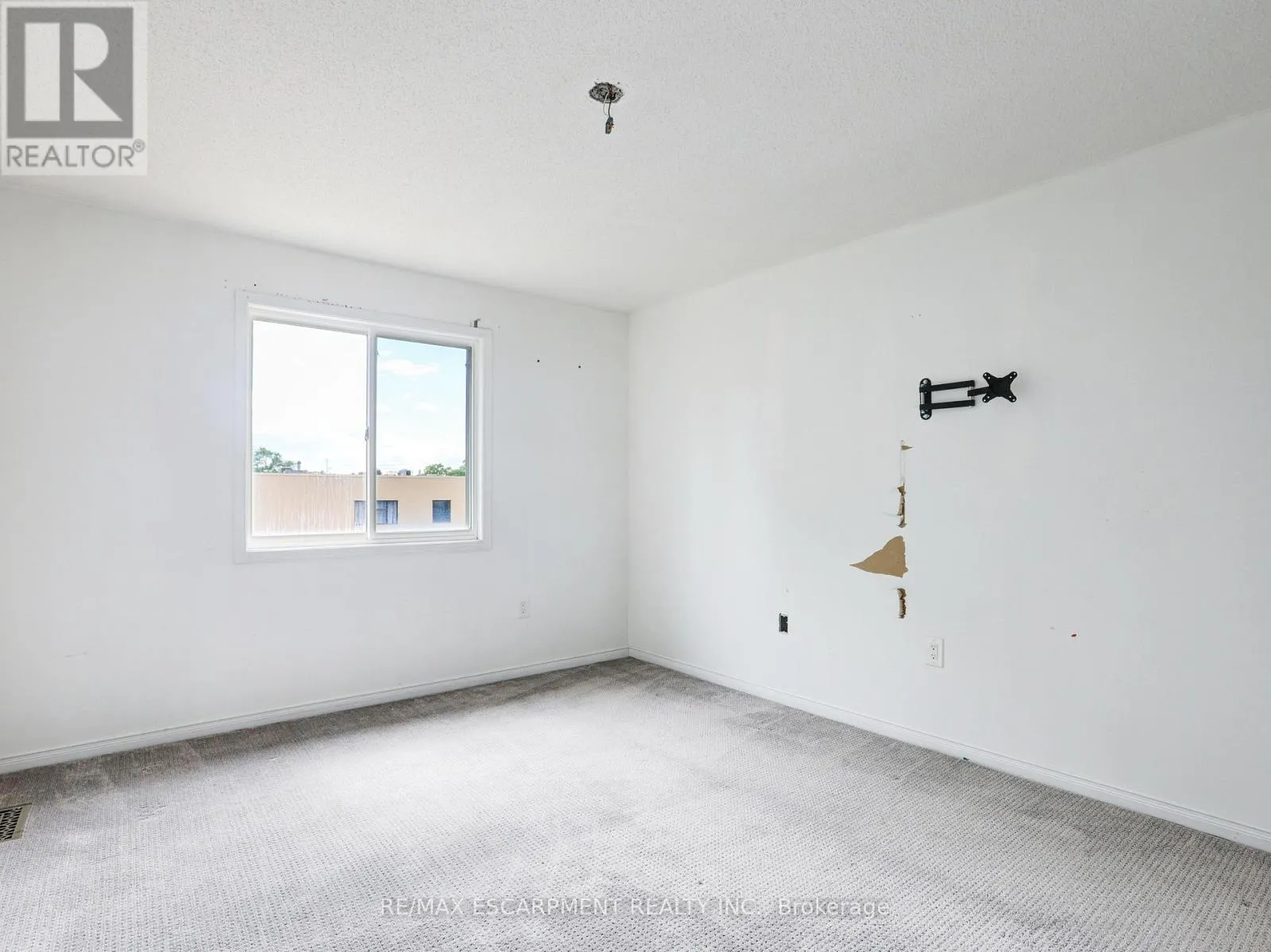 14 CHATEAU CRESCENT