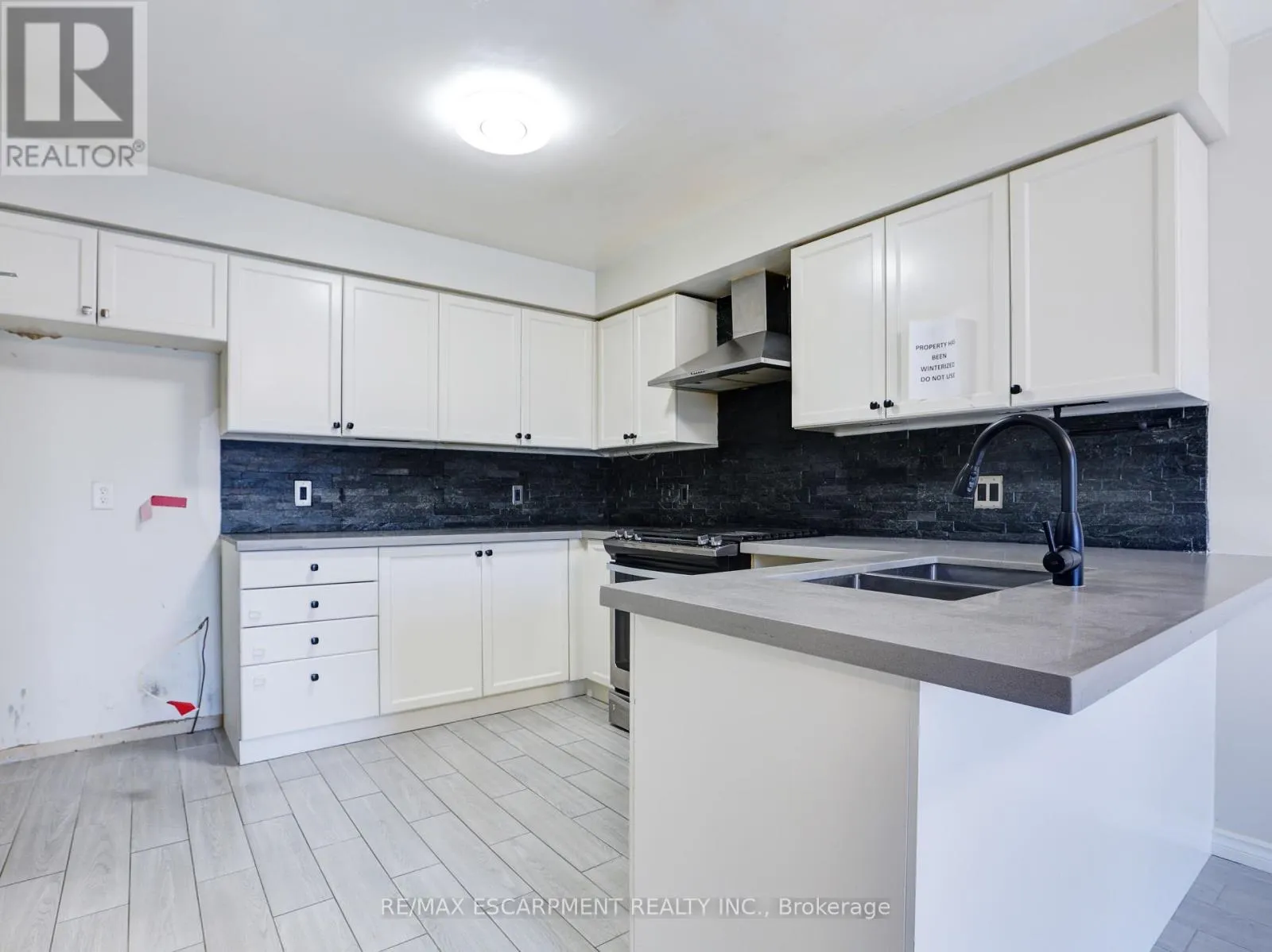 14 CHATEAU CRESCENT