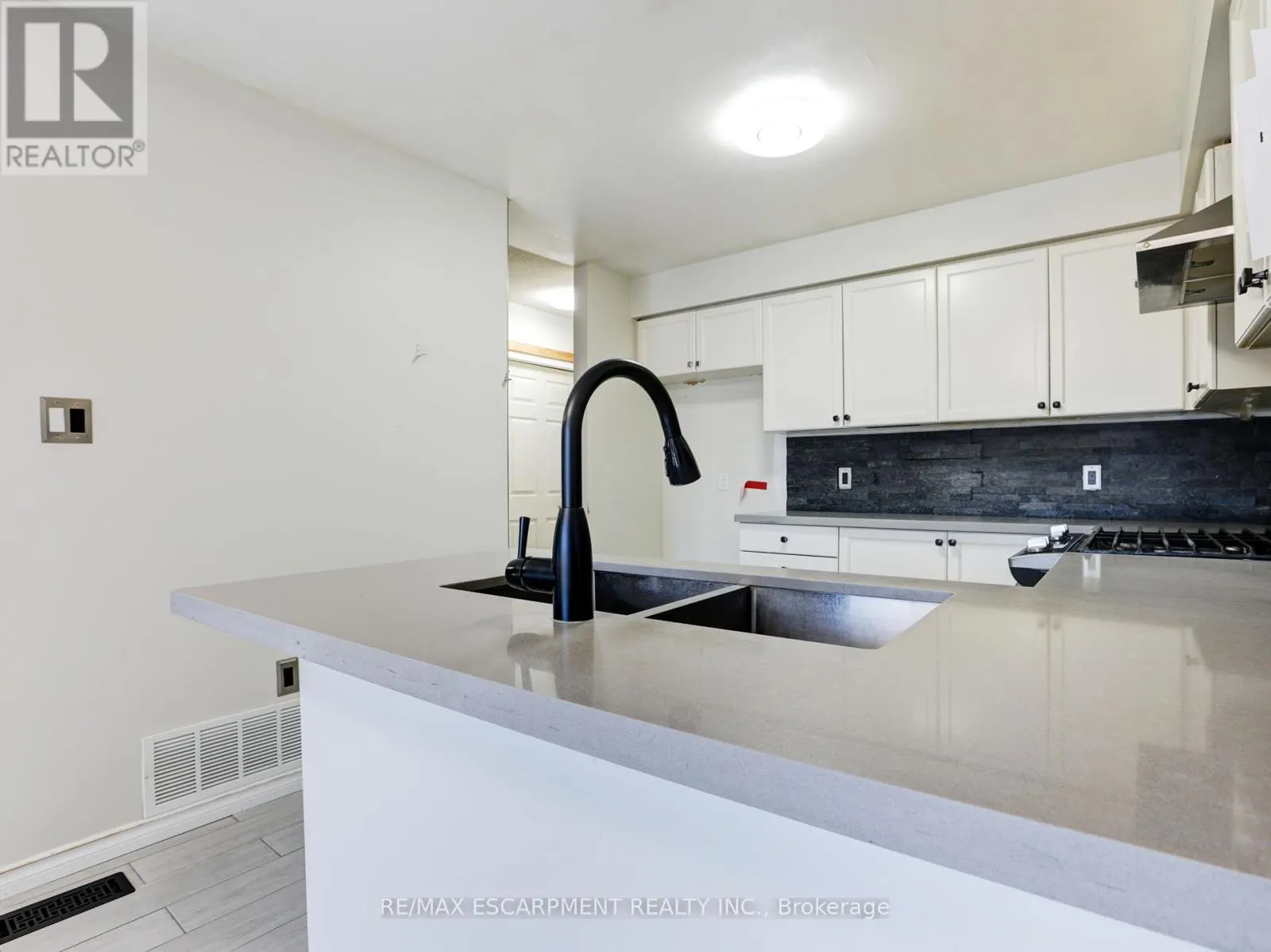 14 CHATEAU CRESCENT