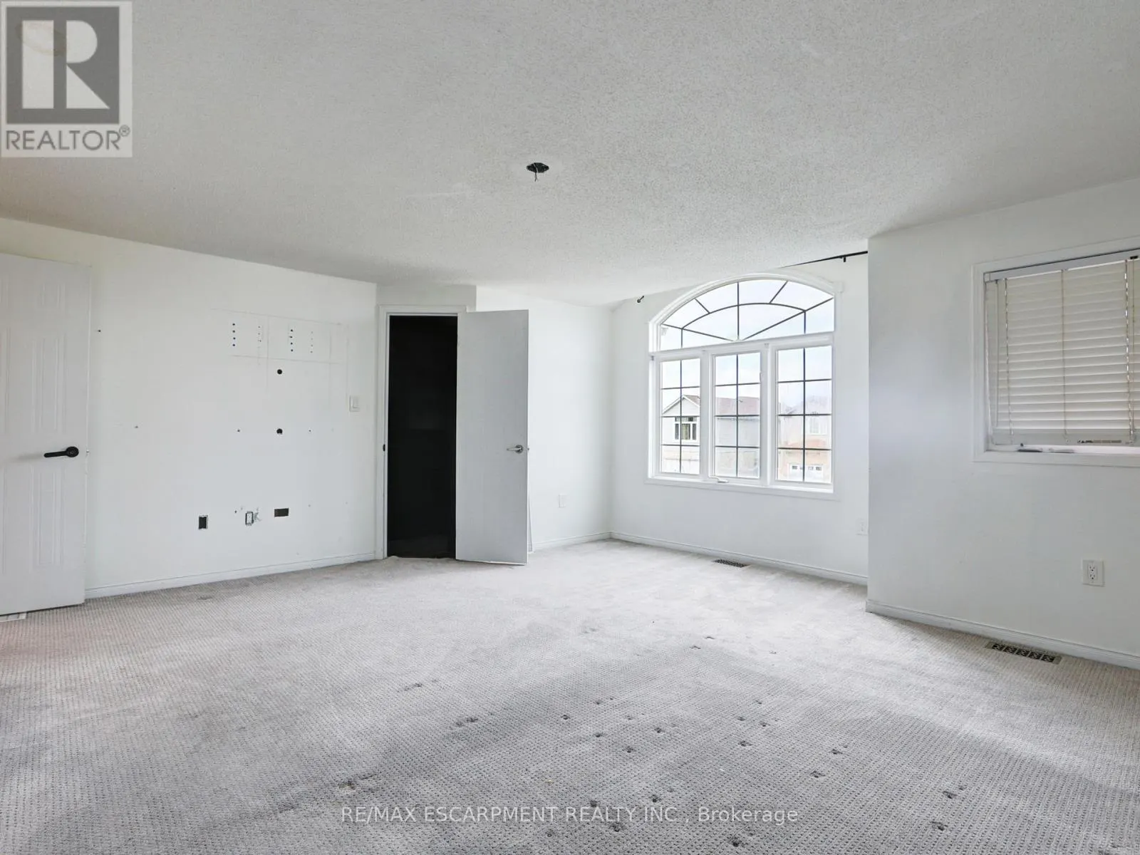 14 CHATEAU CRESCENT