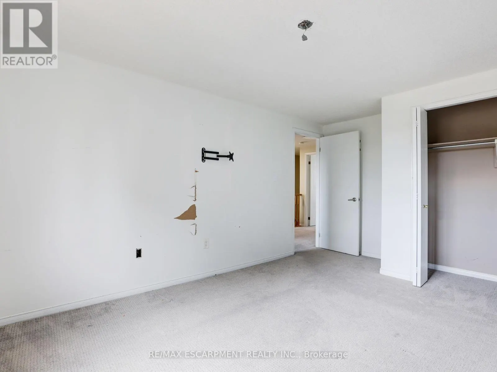 14 CHATEAU CRESCENT