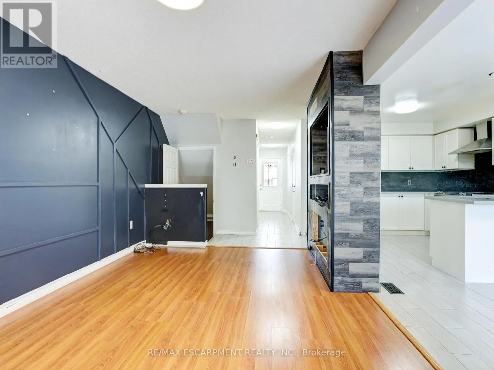 14 CHATEAU CRESCENT