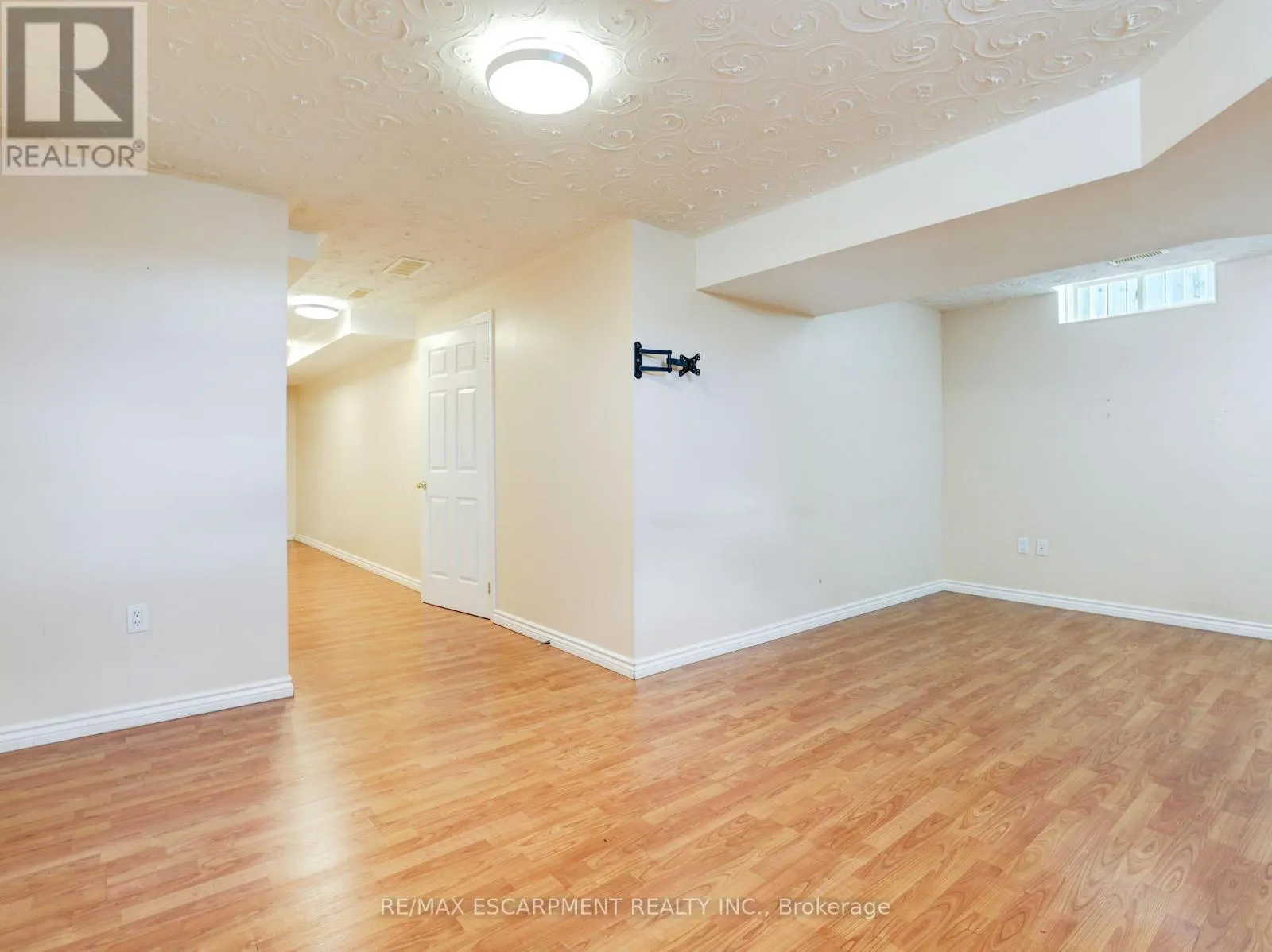 14 CHATEAU CRESCENT
