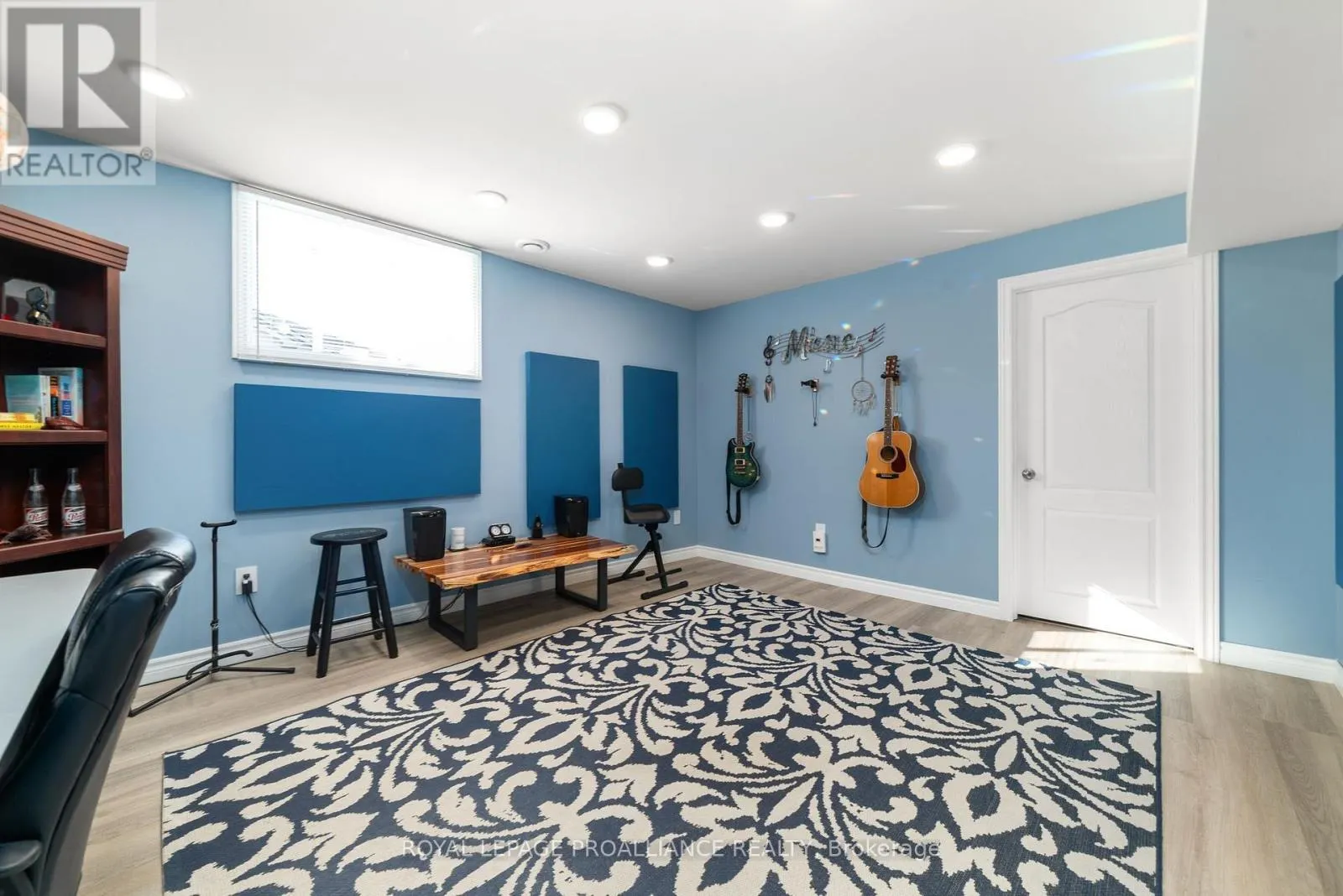 10 CONGER DRIVE