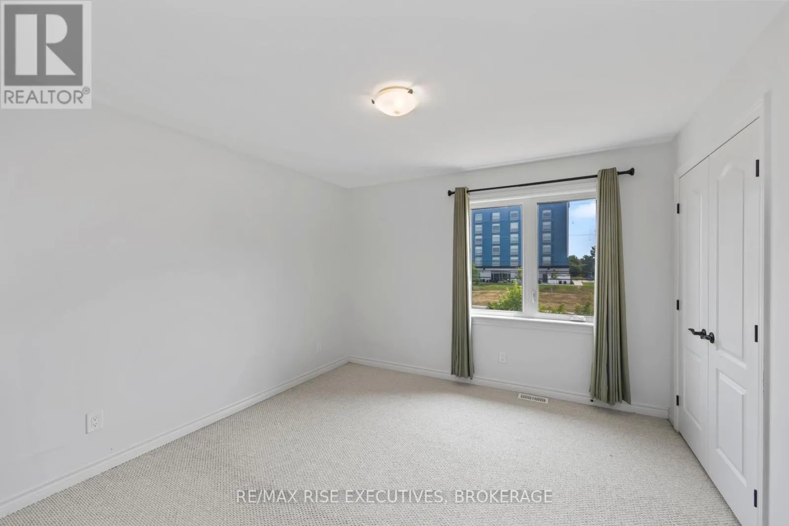 648 HALLOWAY DRIVE