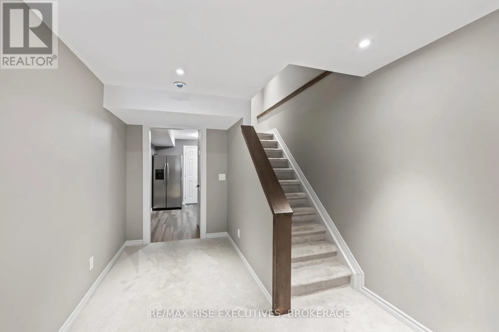 648 HALLOWAY DRIVE