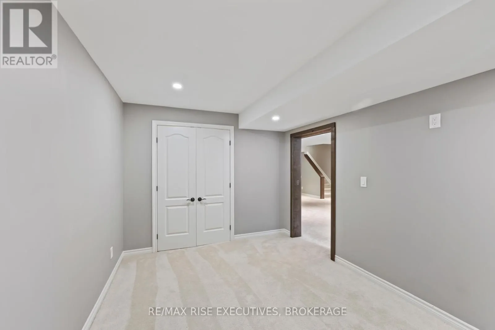 648 HALLOWAY DRIVE