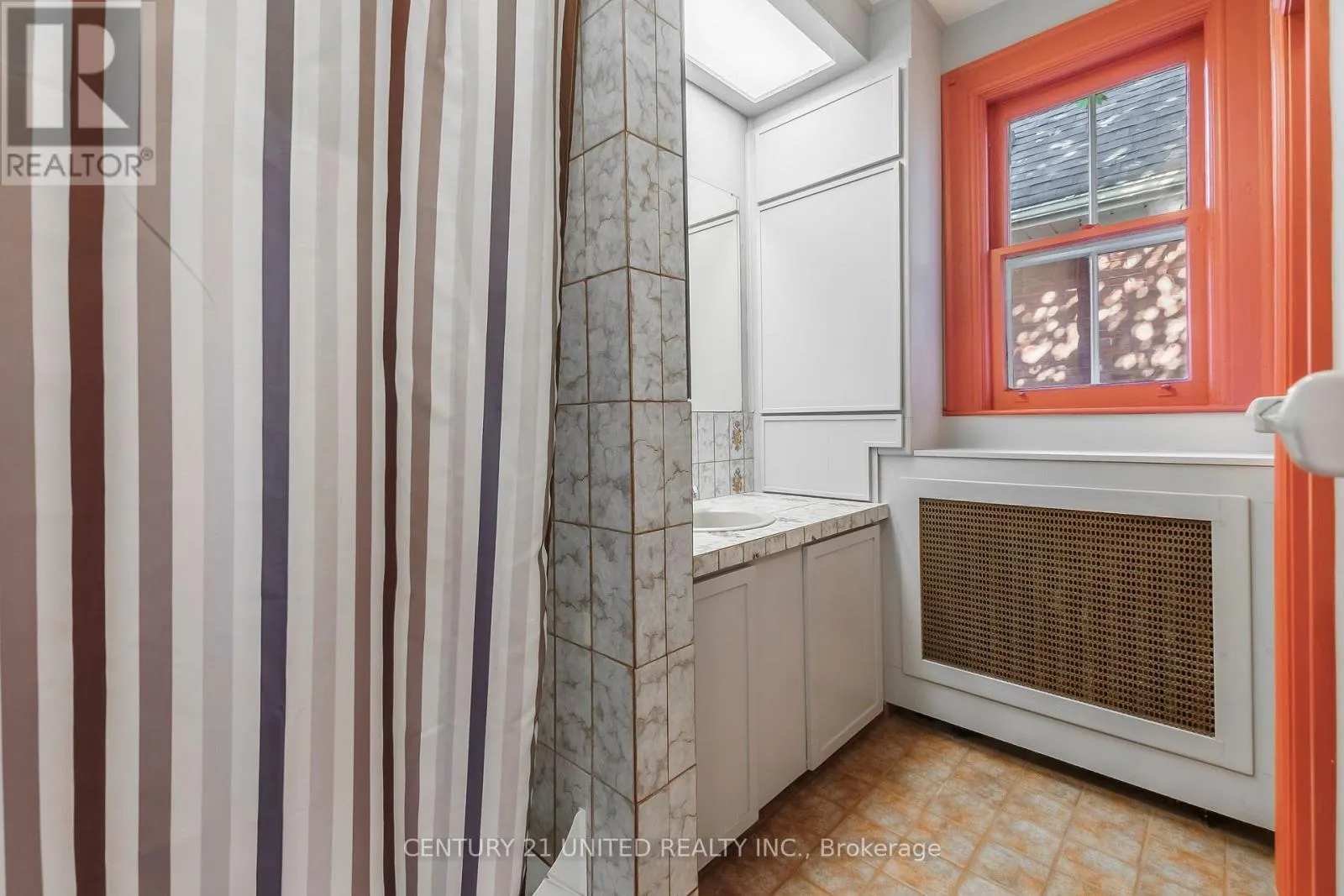 463 HUNTER STREET W