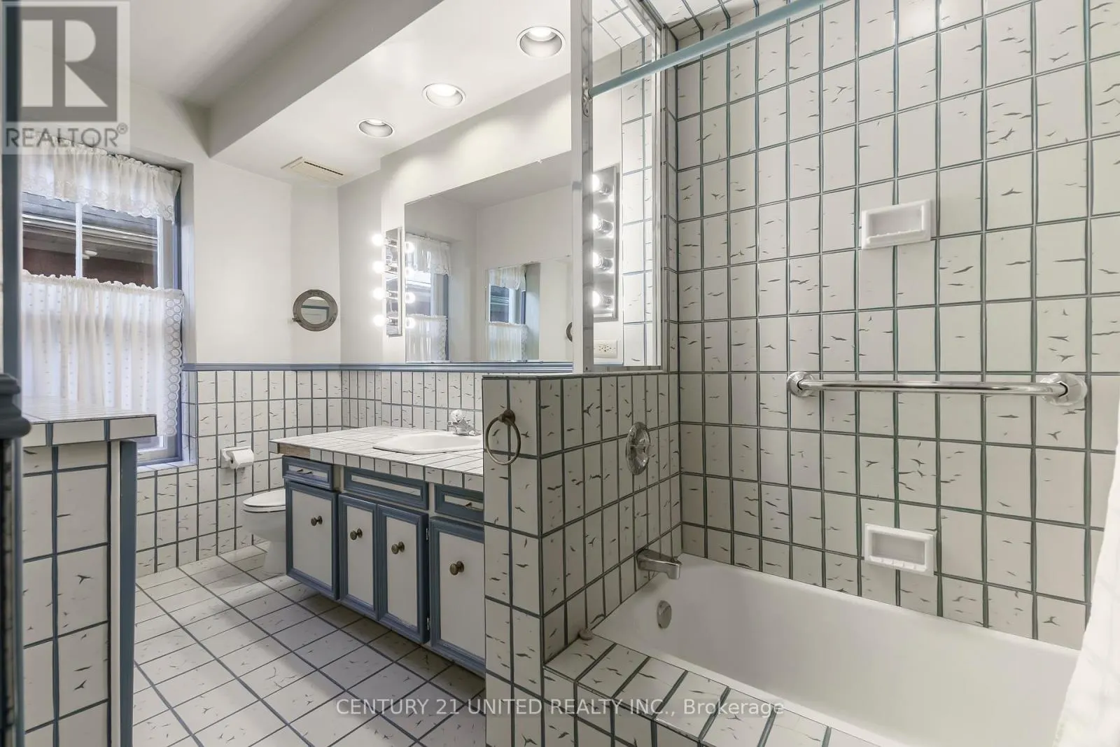 463 HUNTER STREET W
