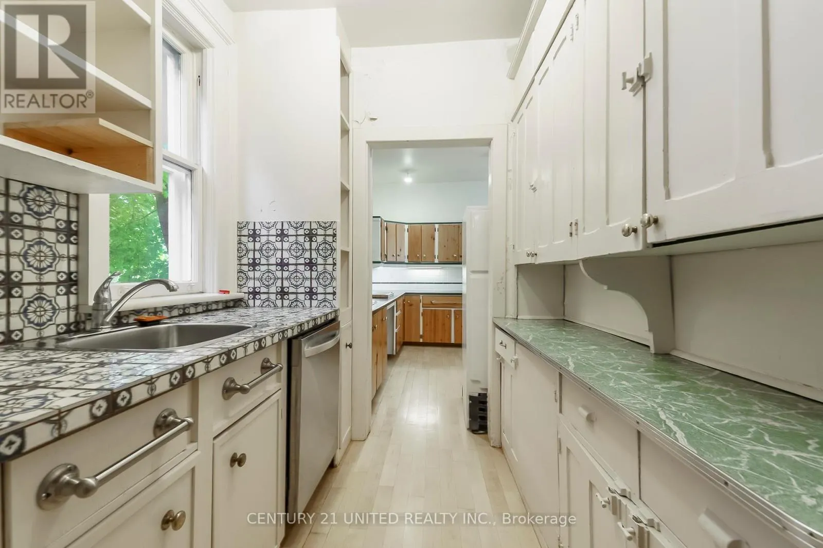 463 HUNTER STREET W
