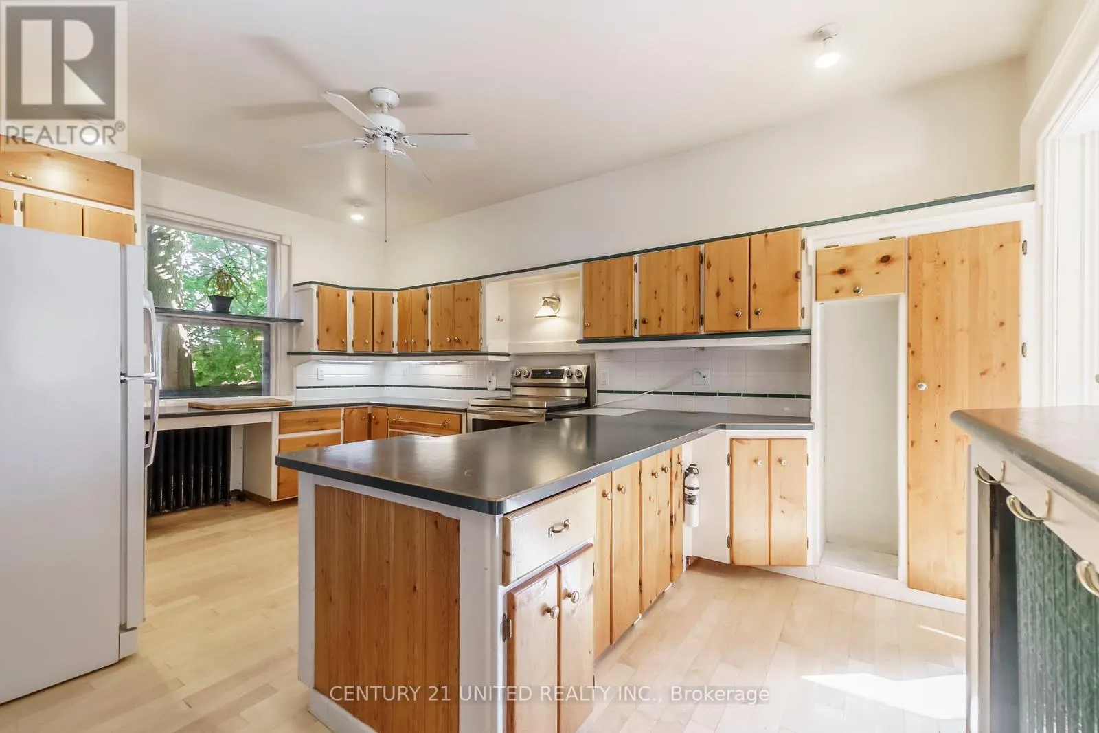 463 HUNTER STREET W