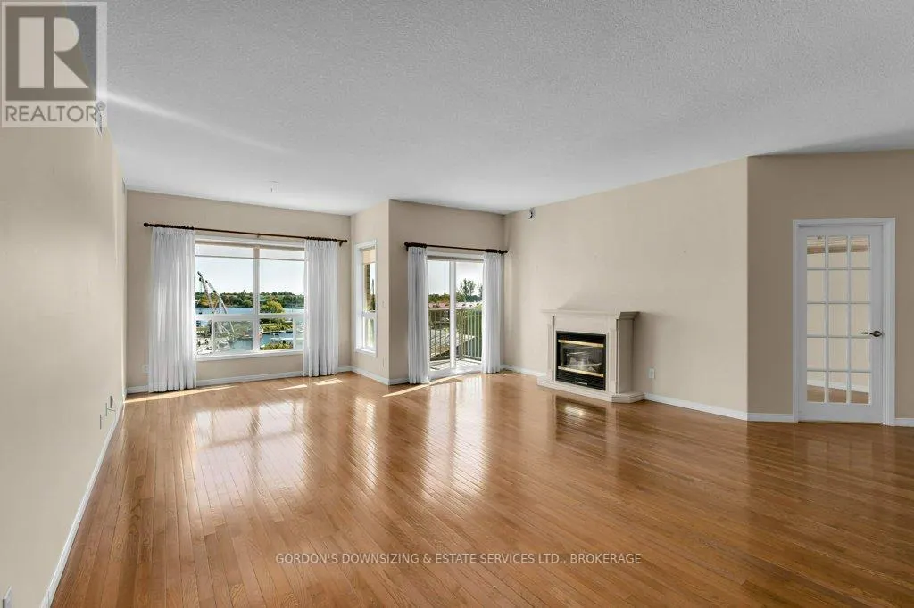 410 - 350 WELLINGTON STREET, #410