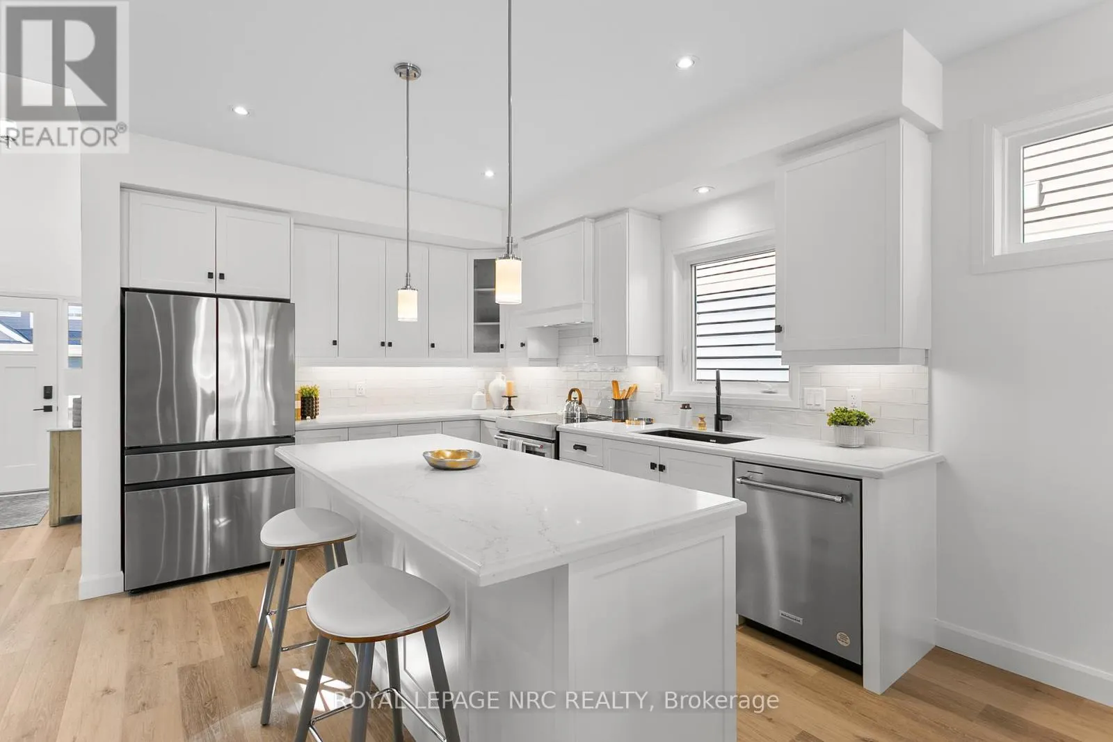 46 BEACHWALK CRESCENT