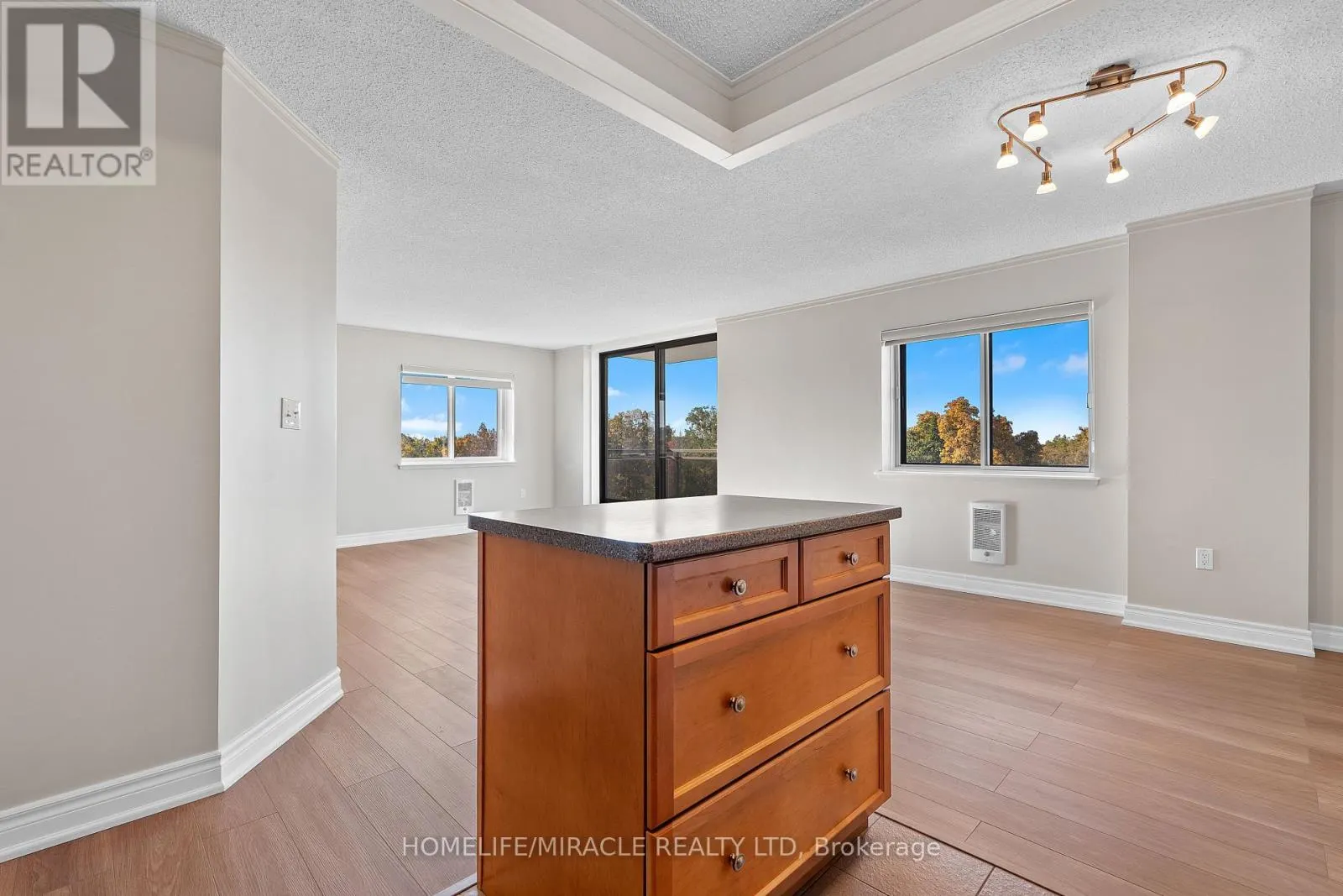 609 - 120 BARRETT COURT